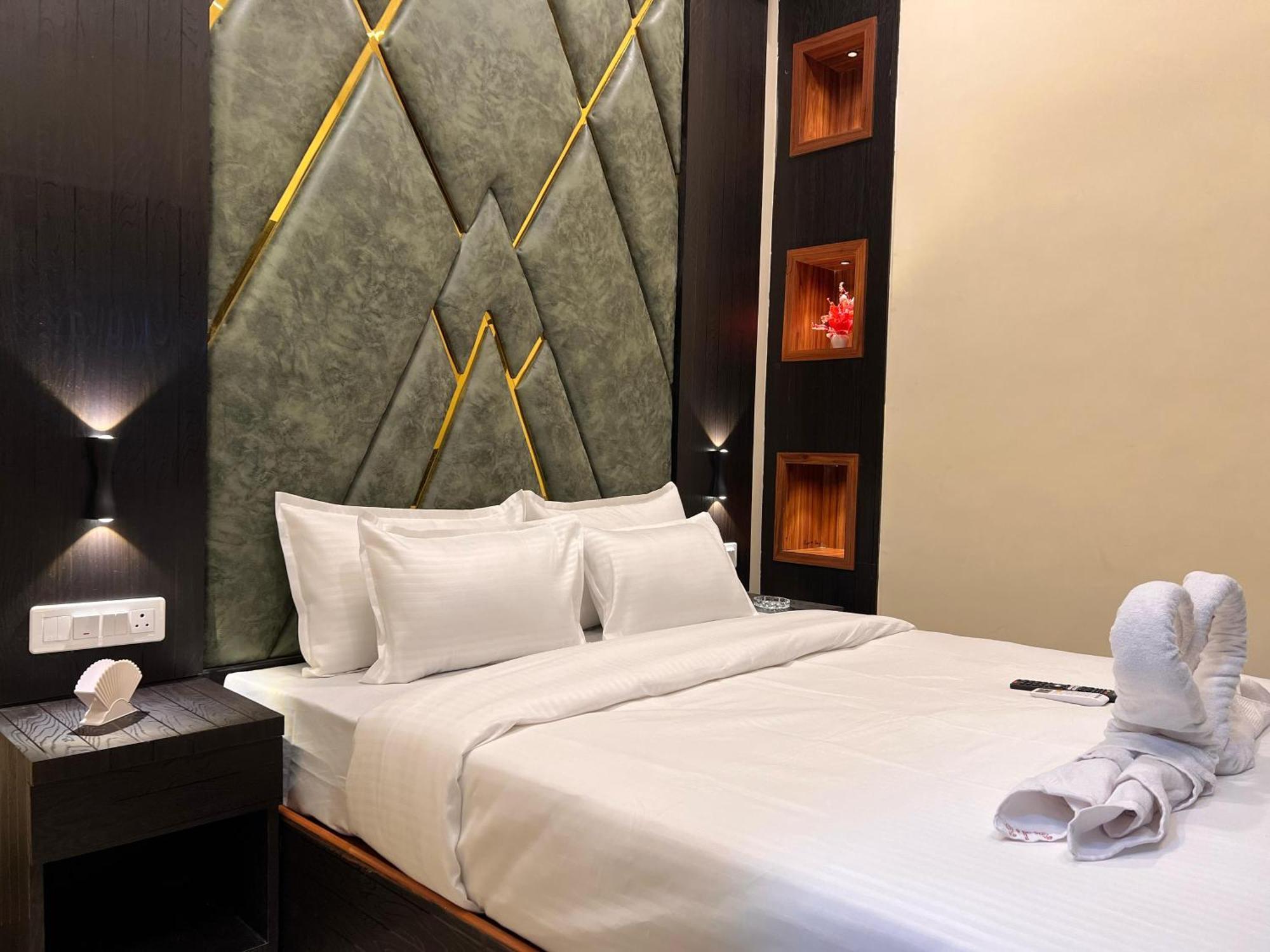 Hotel Sky Suite-Sahar Cargo And Intl Airport — Photos 1